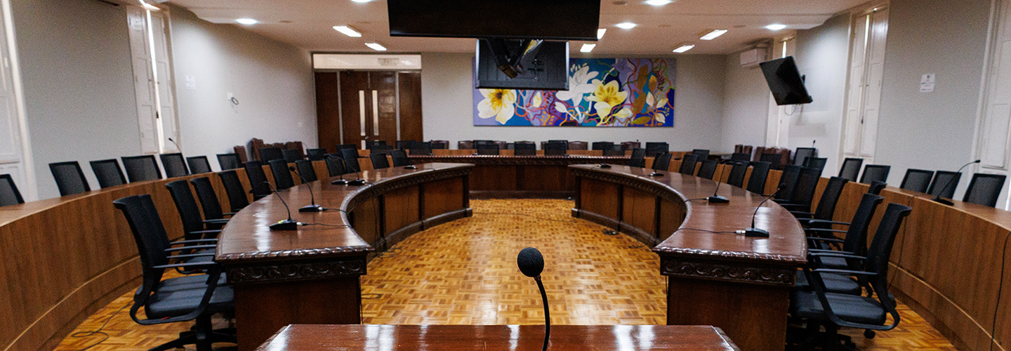 Fotografia da sala dos Conselhos Superiores da UFC